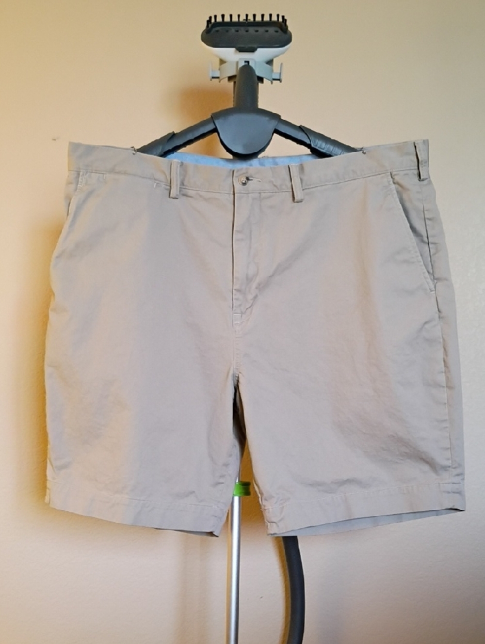 Polo by Ralph Lauren Men's THE POLO CHINO Flat-Front Cotton Shorts Size 40